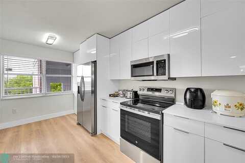 2560 NW 103rd Ave, Sunrise, FL 33322