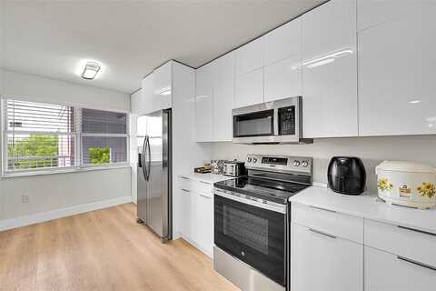 2560 NW 103rd Ave, Sunrise, FL 33322