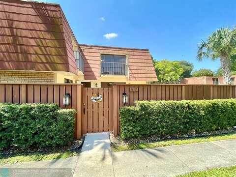 517 Buttonwood Ln, Boynton Beach, FL 33436