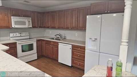 8555 NW 10th St, Fort Lauderdale, FL 33322