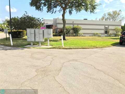9335 Flynn CIR, Boca Raton, FL 33496
