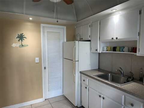 3204 Colony Club Rd, Pompano Beach, FL 33062