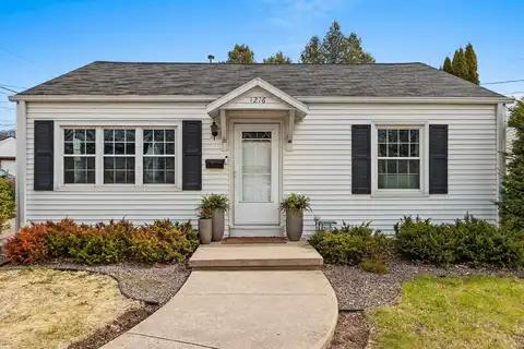 1216 9TH Street, GREEN BAY, WI 54304