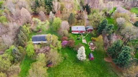 7107 E HIGHLAND Road, Howell, MI 48843
