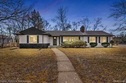 18051 LOCHERBIE Avenue, Beverly Hills, MI 48025