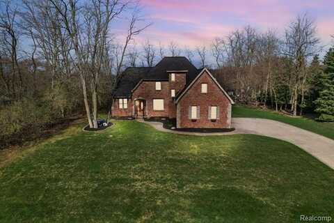 1050 DEER PATH Trail, Oxford, MI 48371