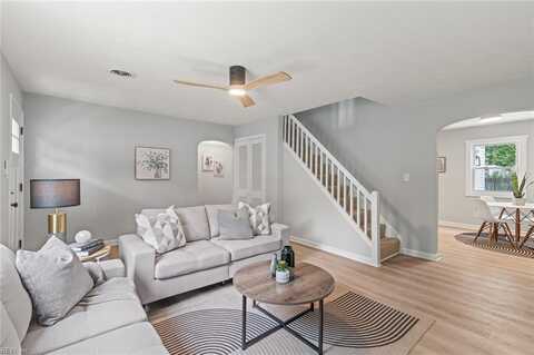 8016 W Glen Road, Norfolk, VA 23505
