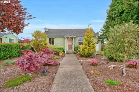 1925 17TH ST, Florence, OR 97439
