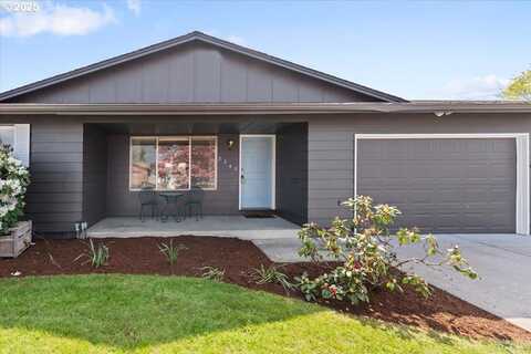 2242 W Hayes ST, Woodburn, OR 97071