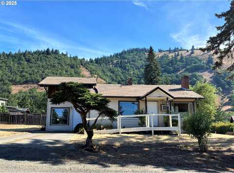 782 NE CENTER ST, White Salmon, WA 98672