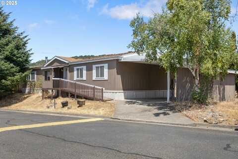 377 RIVER PLACE DR, Roseburg, OR 97471