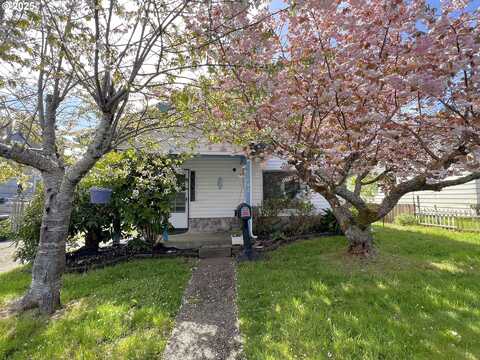 1042 FIR AVE, Reedsport, OR 97467
