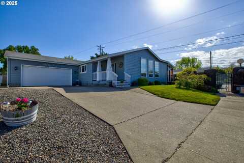 105 LITTLEBROOK LN, Roseburg, OR 97471
