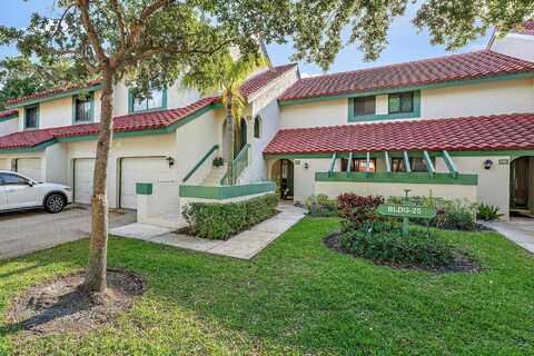 25 Lexington Lane W, Palm Beach Gardens, FL 33418