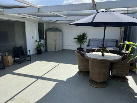 95 E East Court, Royal Palm Beach, FL 33411