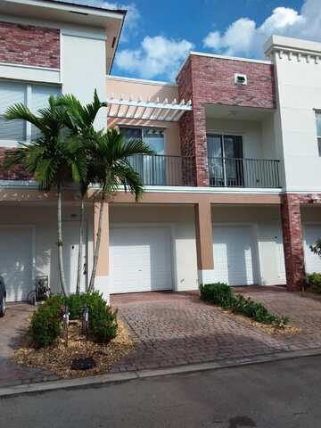 10400 SW Stephanie Way, Port Saint Lucie, FL 34987