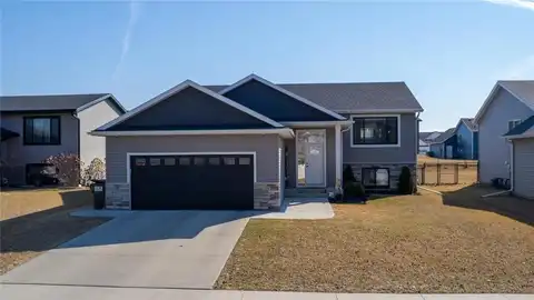 304 Sunnydale Lane SE, Rochester, MN 55904