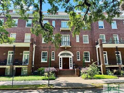 105 W Oglethorpe Avenue, Savannah, GA 31401