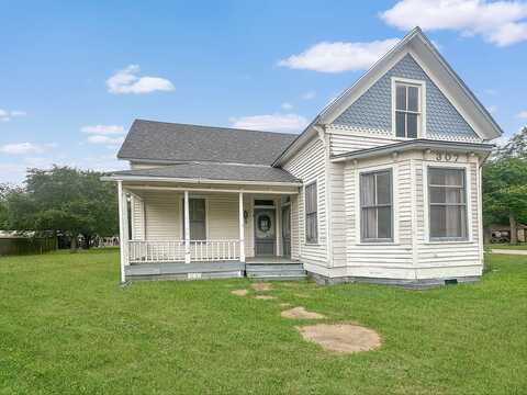 307 North Pecan Street, Moulton, TX 77975