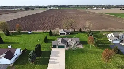 6233 W Lynne Drive, Janesville, WI 53548