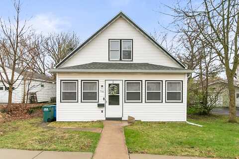 706 6th Street, Baraboo, WI 53913