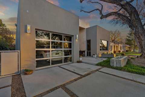 704 Laguna SW, Albuquerque, NM 87104