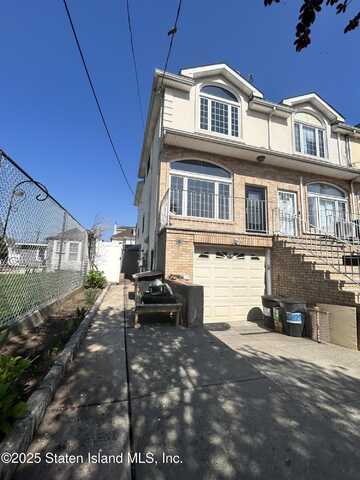 25 Pearsall Street, Staten Island, NY 10305