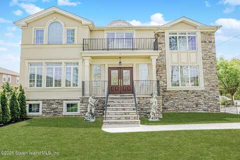 70 Bayside Lane, Staten Island, NY 10309