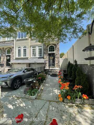 172 Presentation Circle, Staten Island, NY 10312