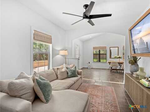 235 N Hidalgo Avenue, New Braunfels, TX 78130