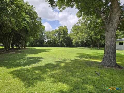 110 E 9th Street, Flatonia, TX 78941