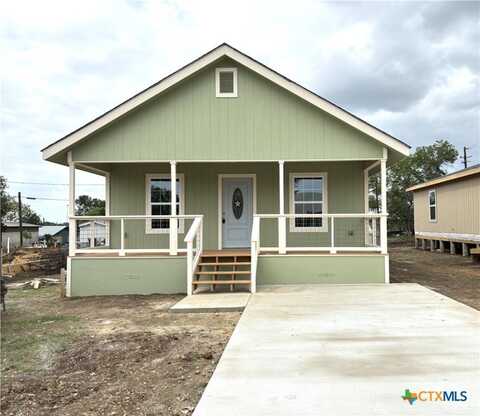 708 E 5th Street, Nixon, TX 78140