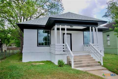 215 E Gonzales Street, Yoakum, TX 77995