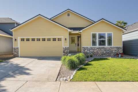 2614 Parkwood Village Lane, Central Point, OR 97502