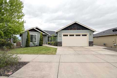 569 N Heights Drive, Eagle Point, OR 97524