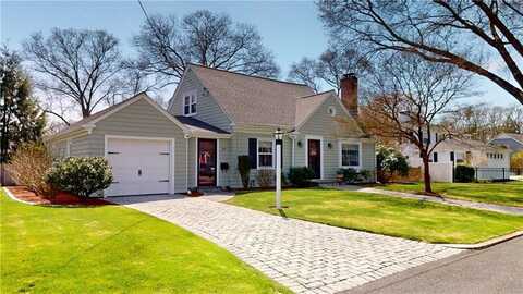 27 Narragansett Avenue, Pawtucket, RI 02861