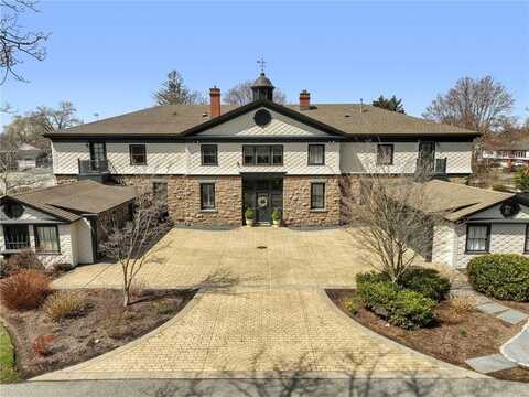 8 Annandale Road, Newport, RI 02840