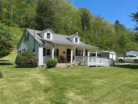 5674 Deskins Rd., Vansant, VA 24656