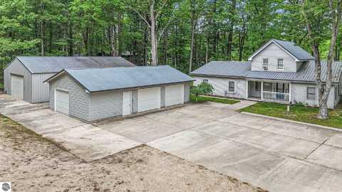 6836 NW Aarwood Trail, Rapid City, MI 49676