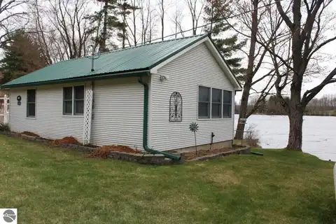 2689 SW Ingersoll Road, Fife Lake, MI 49633