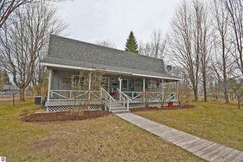 7950 S Shorebird Lane, Empire, MI 49630