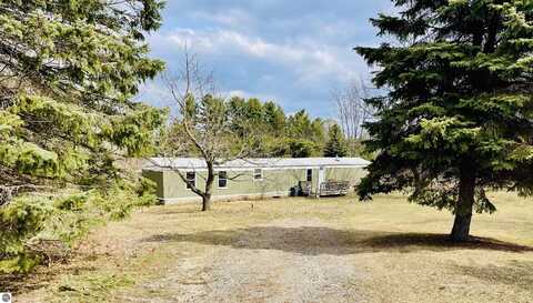 1190 Memory Lane, Frankfort, MI 49635