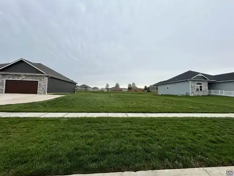 SW Lakeside DR, Topeka, KS 66610