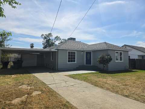 743 W Kern Avenue, Tulare, CA 93274