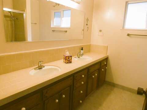 1214 E Palo Alto Avenue, Fresno, CA 93710