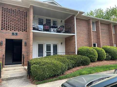 3 Fountain View Circle, Greensboro, NC 27405