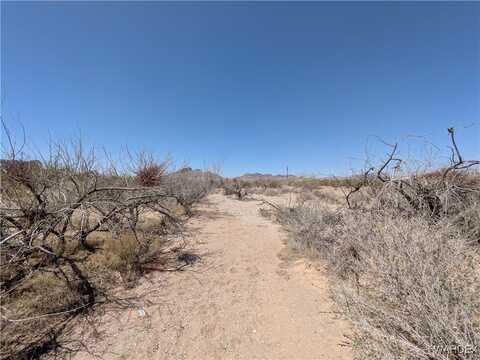 1353 S Dugas Road, Golden Valley, AZ 86413