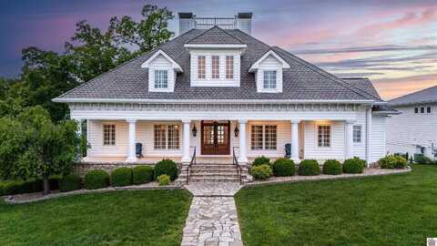 720 Bay View Dr W, Grand Rivers, KY 42045