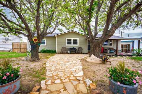 106 Morse Avenue, Stinnett, TX 79083
