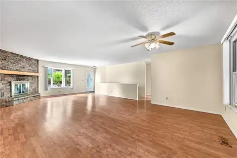 23 Fenchurch DR, Bella Vista, AR 72715